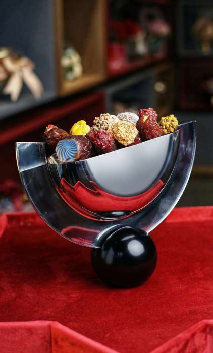 Luxury_chocolate_product_202603261211